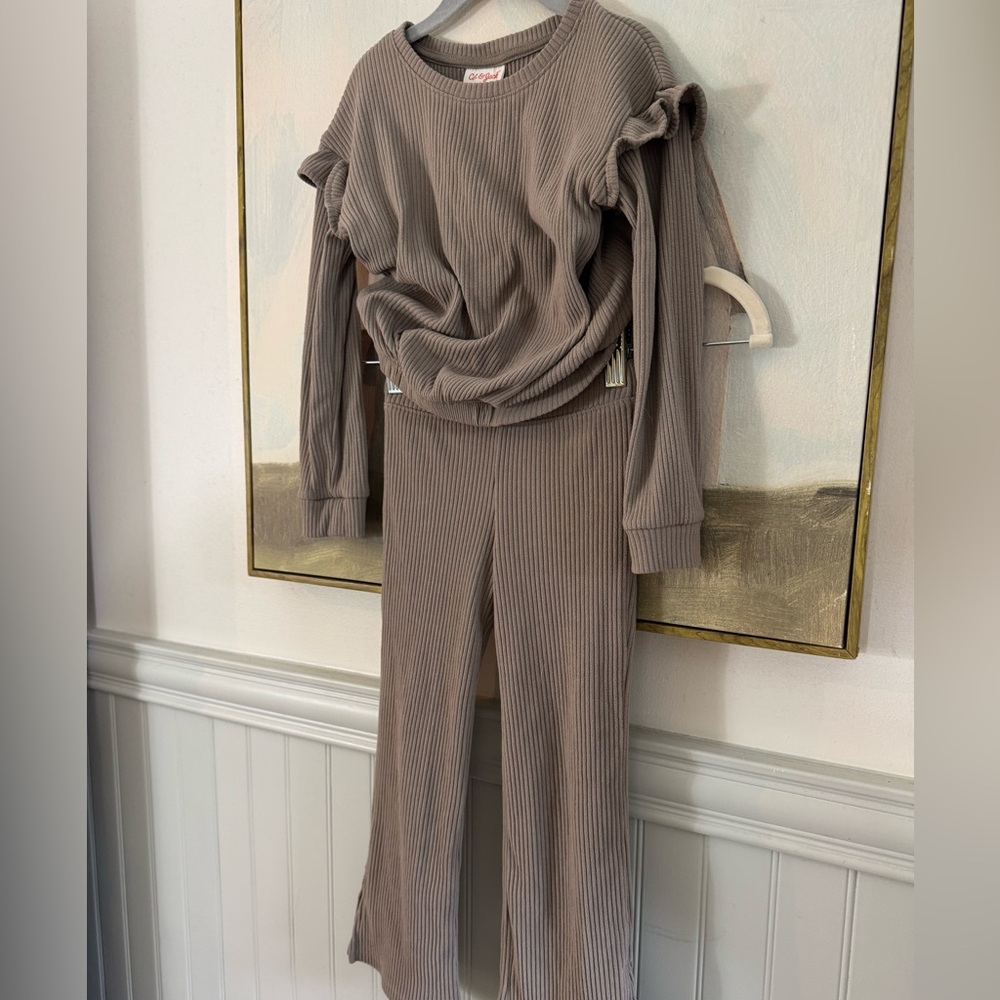 CAT & JACK Taupe Ribbed Ruffle Sleeve Knit Top and Belled Pants Size 5T